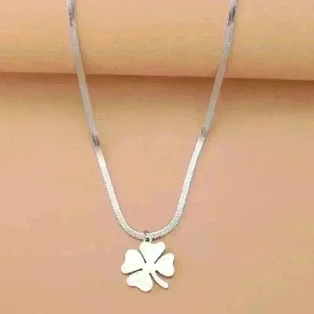 Sterling Silver 925 Cut Out Detail Clover Pendant Necklace